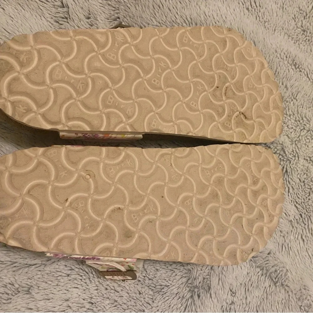 Birkenstock Gizeh vegan leather floral print sandals size 37. - Picture 6 of 8